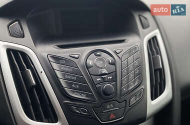 Хэтчбек Ford Focus 2012 в 