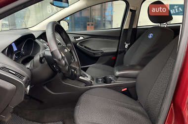 Хэтчбек Ford Focus 2012 в 