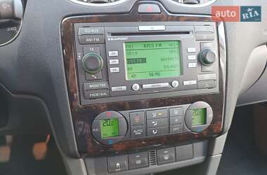 Седан Ford Focus 2005 в 
