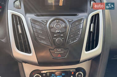 Хетчбек Ford Focus 2011 в 
