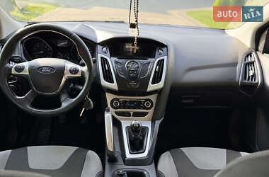 Хетчбек Ford Focus 2011 в 
