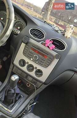 Хэтчбек Ford Focus 2007 в 