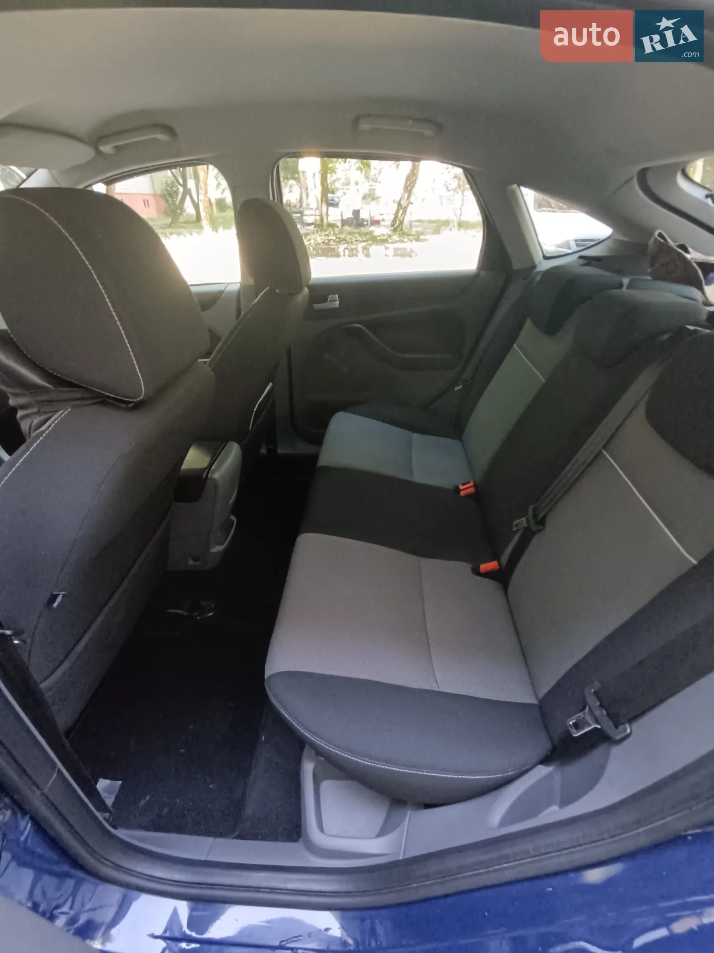 2010 Ford Focus - мініатюра 2