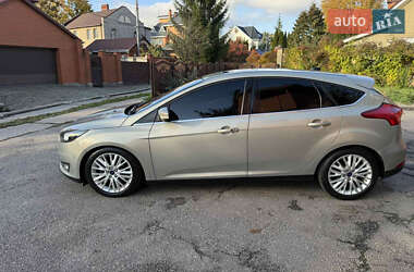 Хетчбек Ford Focus 2015 в 