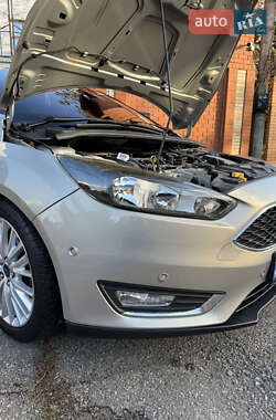 Хетчбек Ford Focus 2015 в 