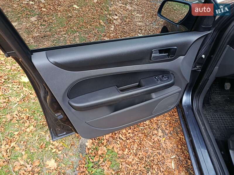 Універсал Ford Focus 2005 в Рівному фото 18 Універсал Ford Focus 2005 в Рівному