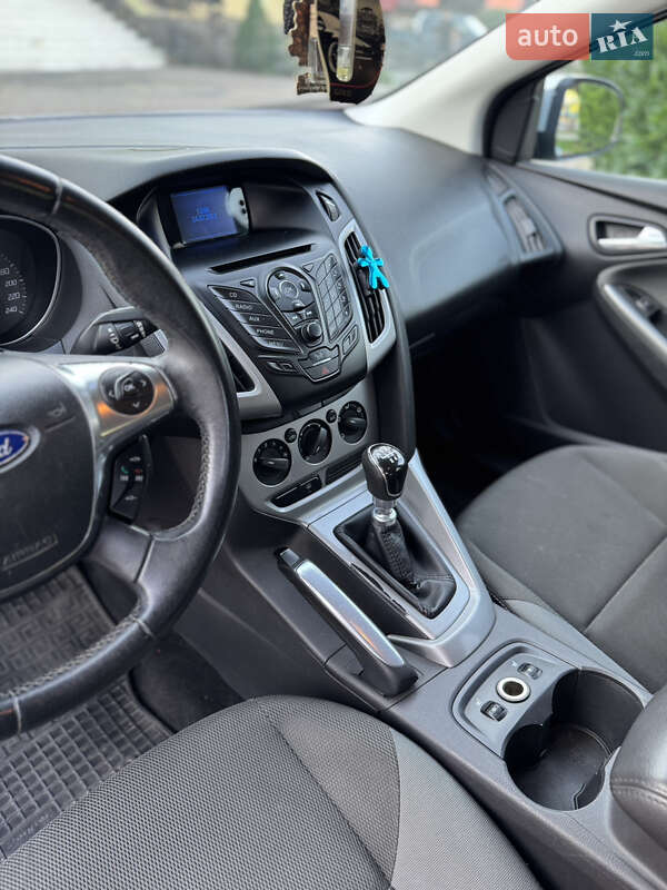 Хэтчбек Ford Focus 2011 в Тячеве фото 10 Хэтчбек Ford Focus 2011 в Тячеве