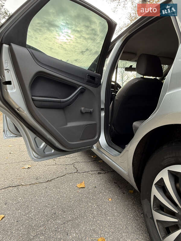 Хетчбек Ford Focus 2005 в Кременчуці фото 32 Хетчбек Ford Focus 2005 в Кременчуці