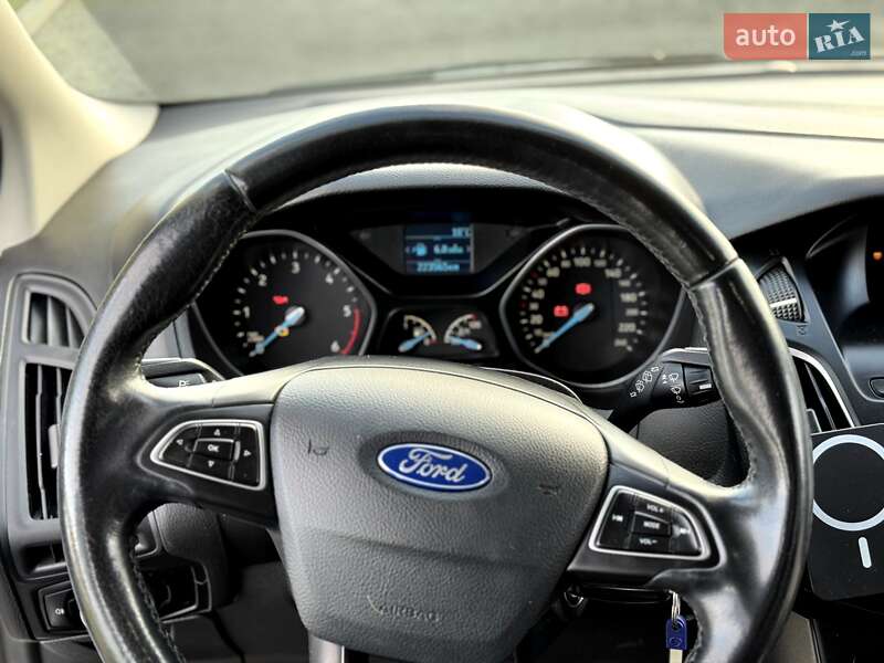 Хэтчбек Ford Focus 2015 в Жовкве