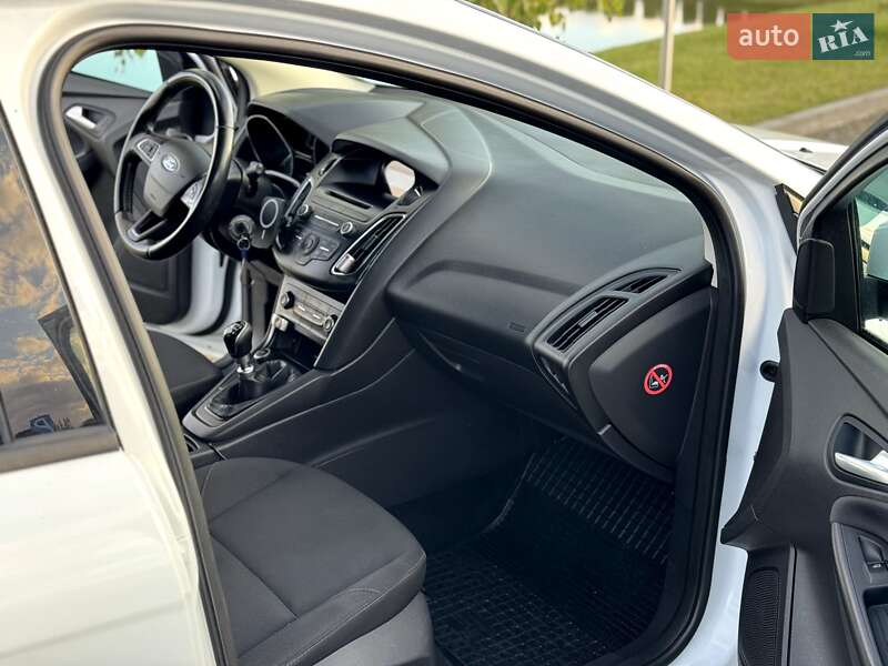 Хэтчбек Ford Focus 2015 в Жовкве