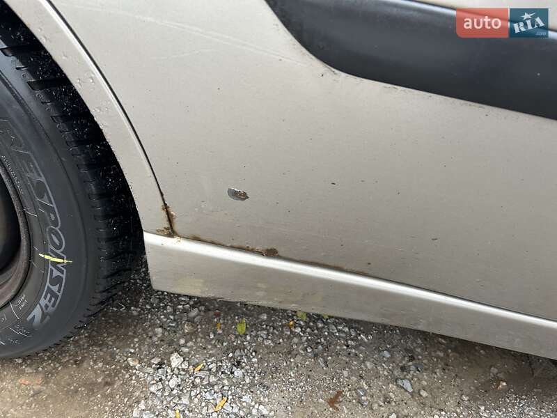 Седан Ford Focus 2003 в Кам'янському фото 5 Седан Ford Focus 2003 в Кам'янському