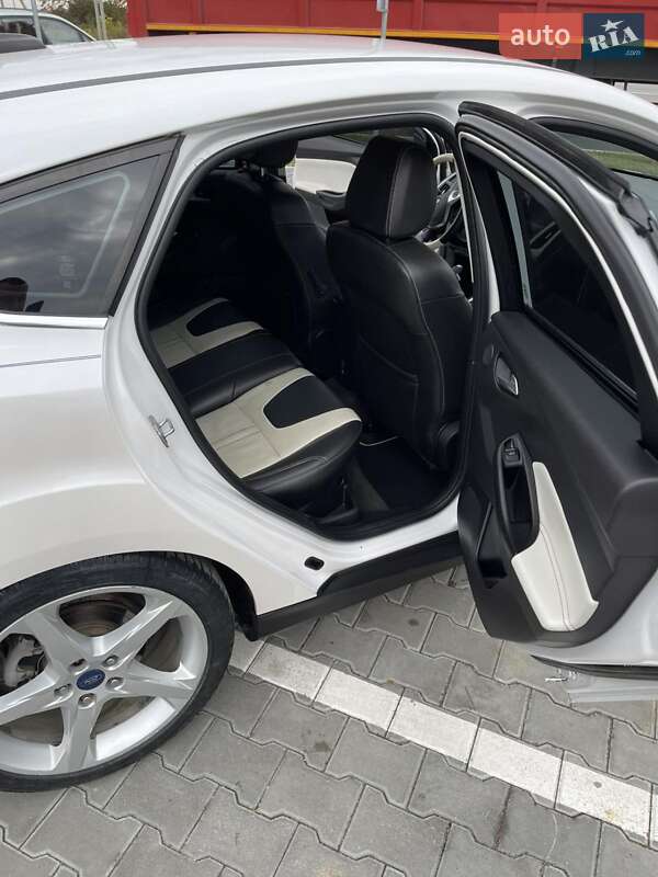 Хетчбек Ford Focus 2014 в Золочеві фото 3 Хетчбек Ford Focus 2014 в Золочеві