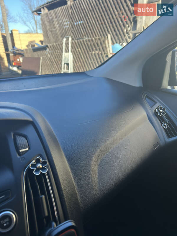 Хетчбек Ford Focus 2015 в Львові фото 49 Хетчбек Ford Focus 2015 в Львові