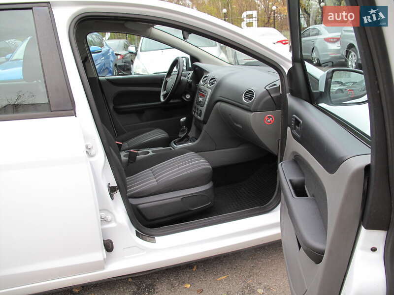 Хетчбек Ford Focus 2011 в Києві фото 28 Хетчбек Ford Focus 2011 в Києві