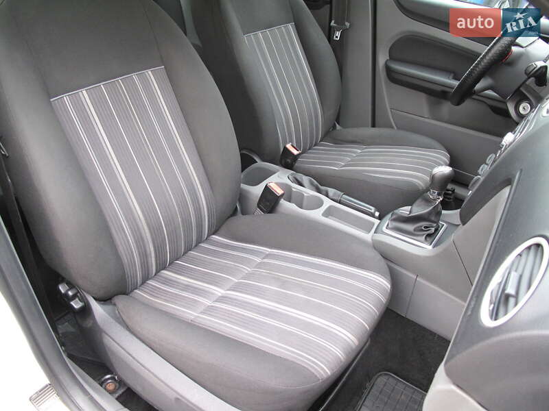 Хетчбек Ford Focus 2011 в Києві фото 35 Хетчбек Ford Focus 2011 в Києві