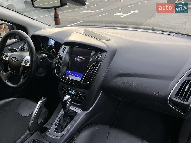 Универсал Ford Focus 2011 в Вишневом фото 24 Универсал Ford Focus 2011 в Вишневом