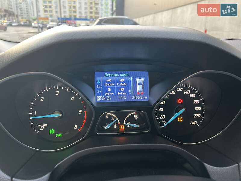 Универсал Ford Focus 2011 в Вишневом фото 29 Универсал Ford Focus 2011 в Вишневом