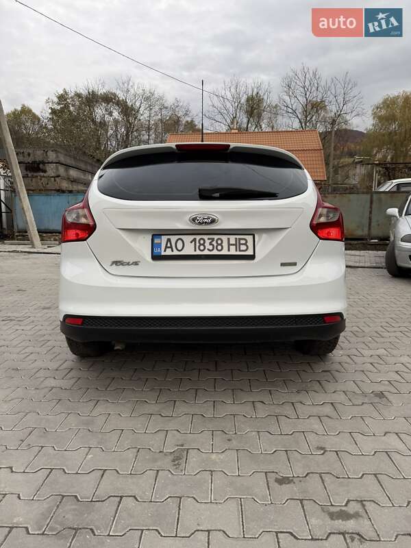 Хэтчбек Ford Focus 2014 в Поляне