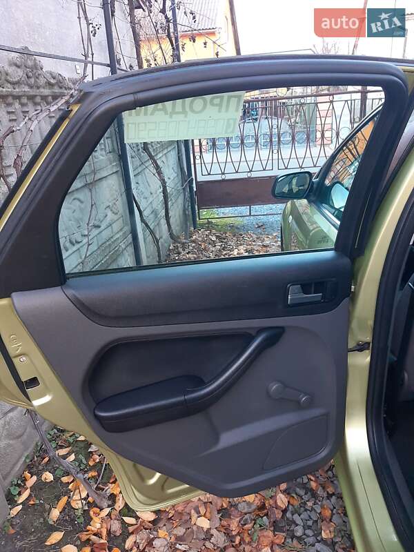 Хетчбек Ford Focus 2006 в Буську