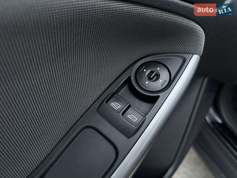 Хэтчбек Ford Focus 2012 в Киеве