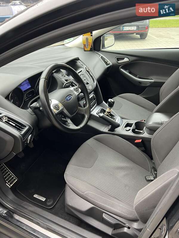 Хэтчбек Ford Focus 2012 в Мукачево
