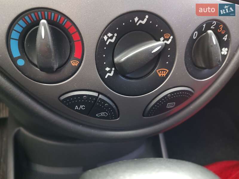 Седан Ford Focus 2004 в Запорожье фото 12 Седан Ford Focus 2004 в Запорожье