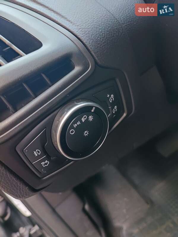 Хетчбек Ford Focus 2015 в Чернігові фото 5 Хетчбек Ford Focus 2015 в Чернігові