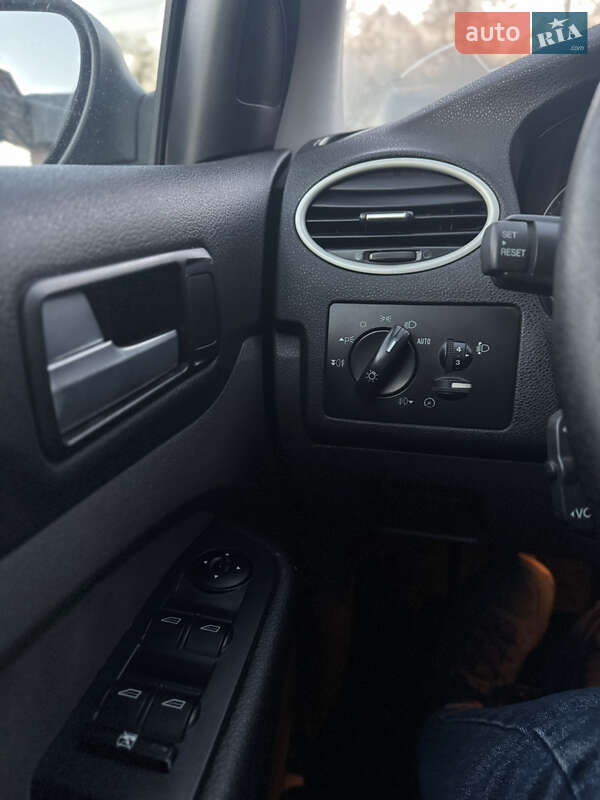 Хетчбек Ford Focus 2005 в Чернівцях фото 10 Хетчбек Ford Focus 2005 в Чернівцях