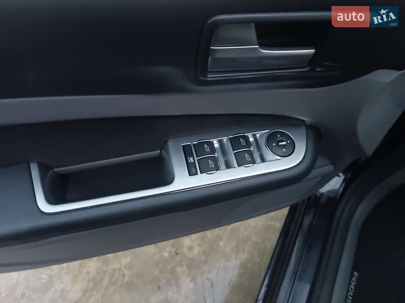 Седан Ford Focus 2010 в Сторожинці