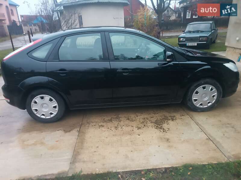 Седан Ford Focus 2010 в Сторожинці