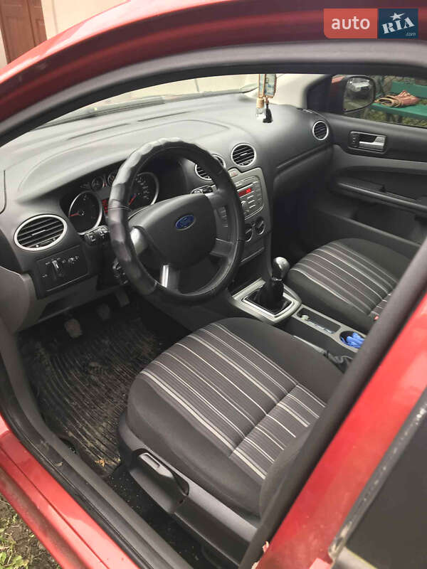 Универсал Ford Focus 2008 в Красном
