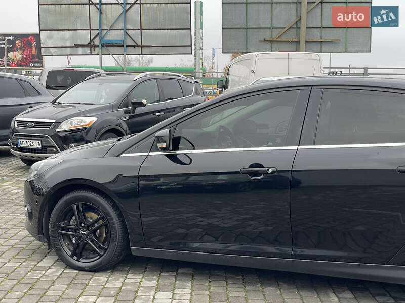 Хэтчбек Ford Focus 2012 в Мукачево