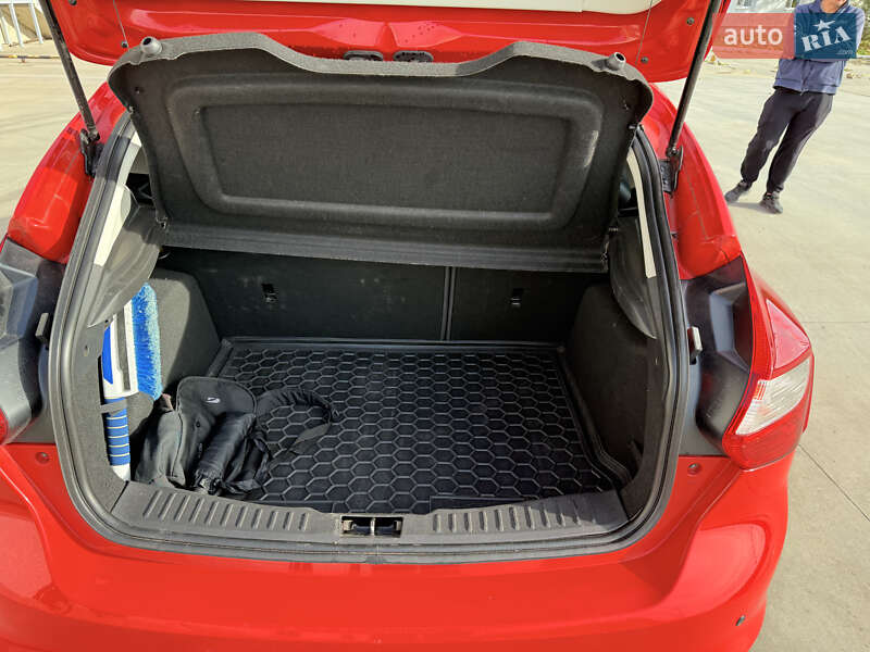 Хетчбек Ford Focus 2013 в Чорноморську фото 14 Хетчбек Ford Focus 2013 в Чорноморську