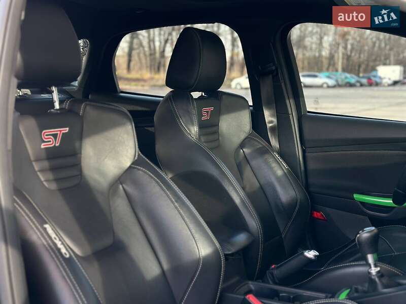 Хэтчбек Ford Focus 2017 в Киеве