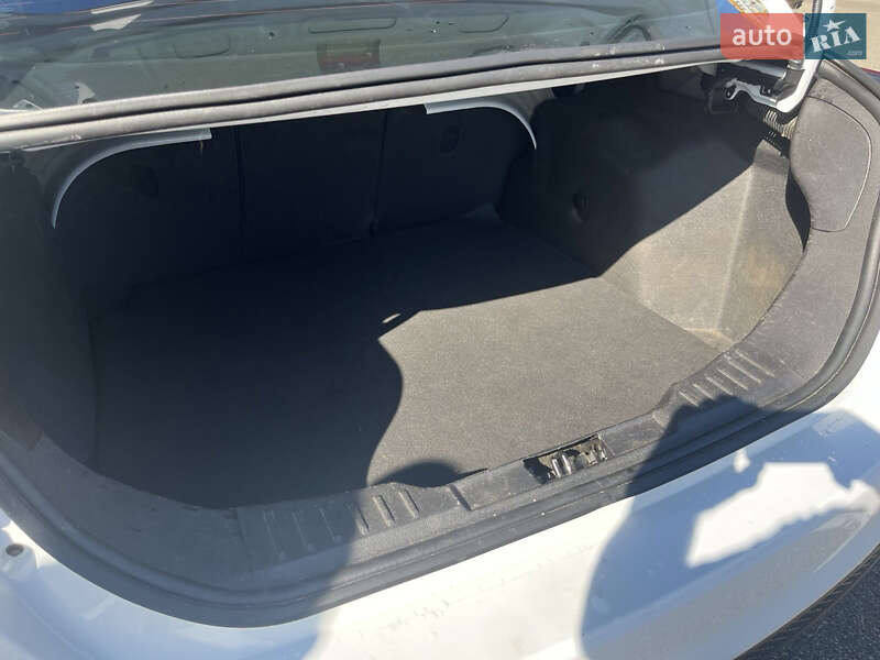 Седан Ford Focus 2015 в Киеве фото 23 Седан Ford Focus 2015 в Киеве