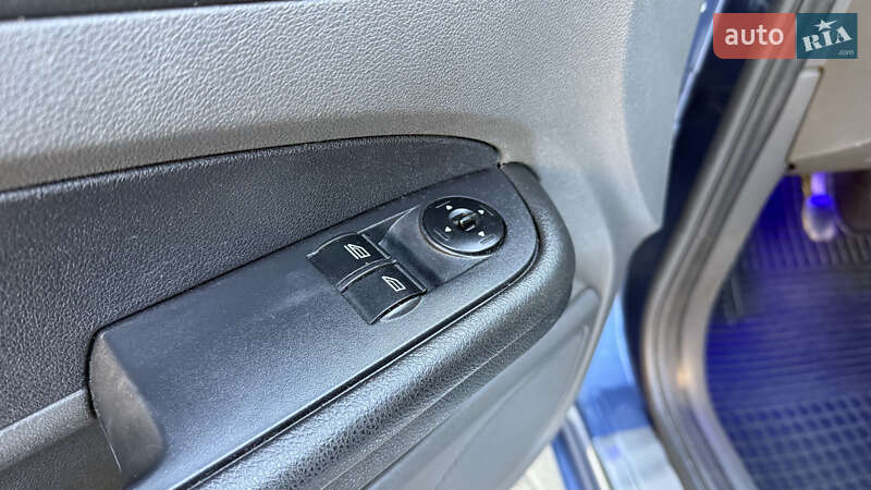 Седан Ford Focus 2005 в Киеве