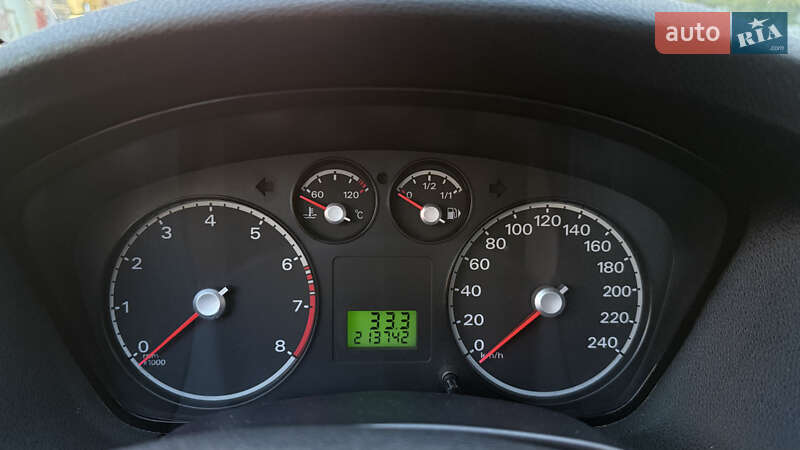 Седан Ford Focus 2005 в Киеве