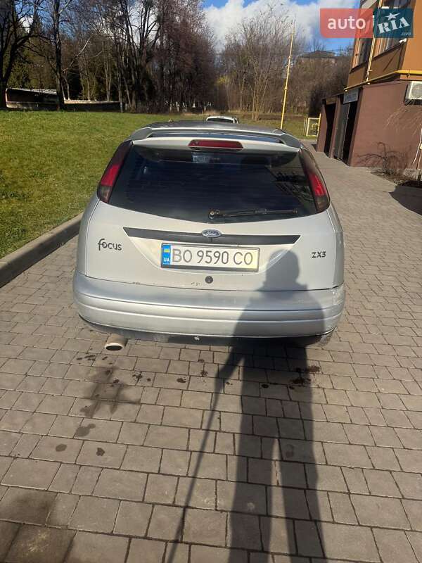 Хэтчбек Ford Focus 2001 в Дубно