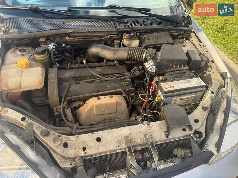 Хэтчбек Ford Focus 2001 в Дубно