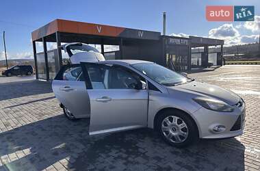Хетчбек Ford Focus 2012 в Золочеві