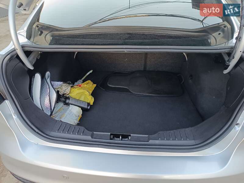 Седан Ford Focus 2015 в Киеве фото 10 Седан Ford Focus 2015 в Киеве