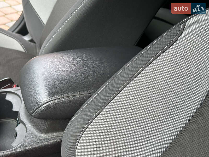 Хэтчбек Ford Focus 2013 в Ивано-Франковске