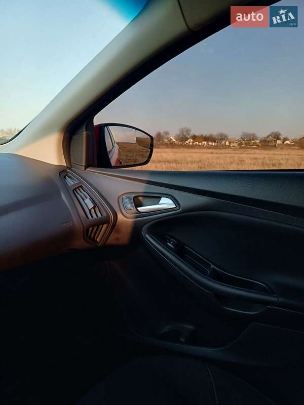 Хэтчбек Ford Focus 2015 в Днепре