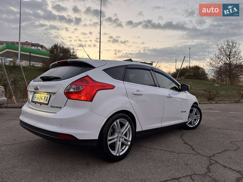 Хетчбек Ford Focus 2012 в Южному фото 3 Хетчбек Ford Focus 2012 в Южному