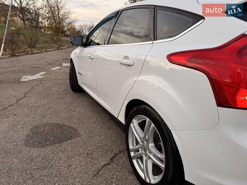 Хетчбек Ford Focus 2012 в Южному фото 6 Хетчбек Ford Focus 2012 в Южному