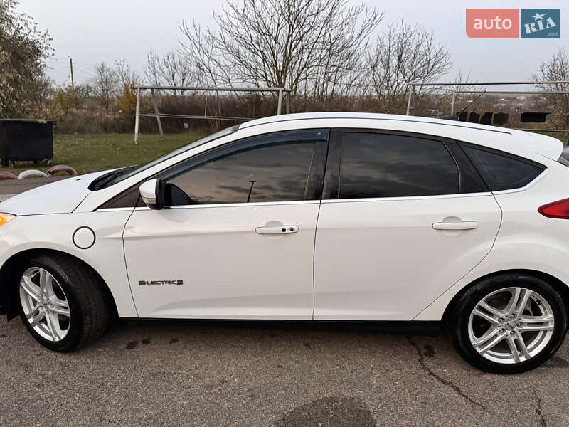 Хетчбек Ford Focus 2012 в Южному фото 30 Хетчбек Ford Focus 2012 в Южному