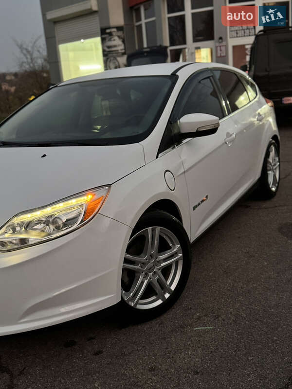 Хетчбек Ford Focus 2012 в Южному фото 44 Хетчбек Ford Focus 2012 в Южному