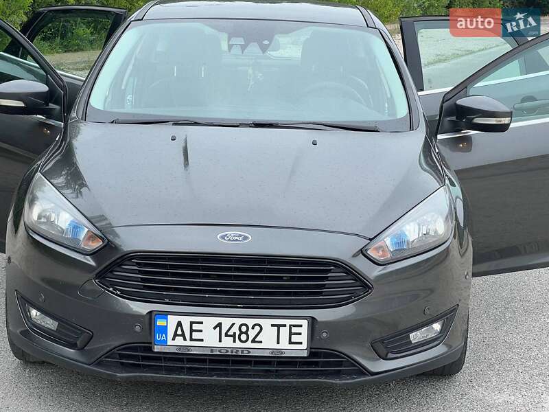 Хэтчбек Ford Focus 2015 в Днепре