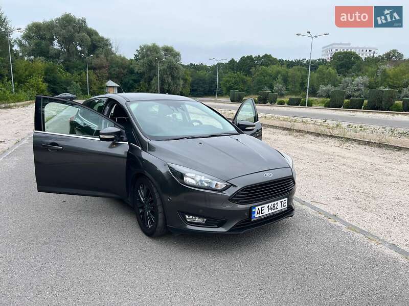 Хэтчбек Ford Focus 2015 в Днепре