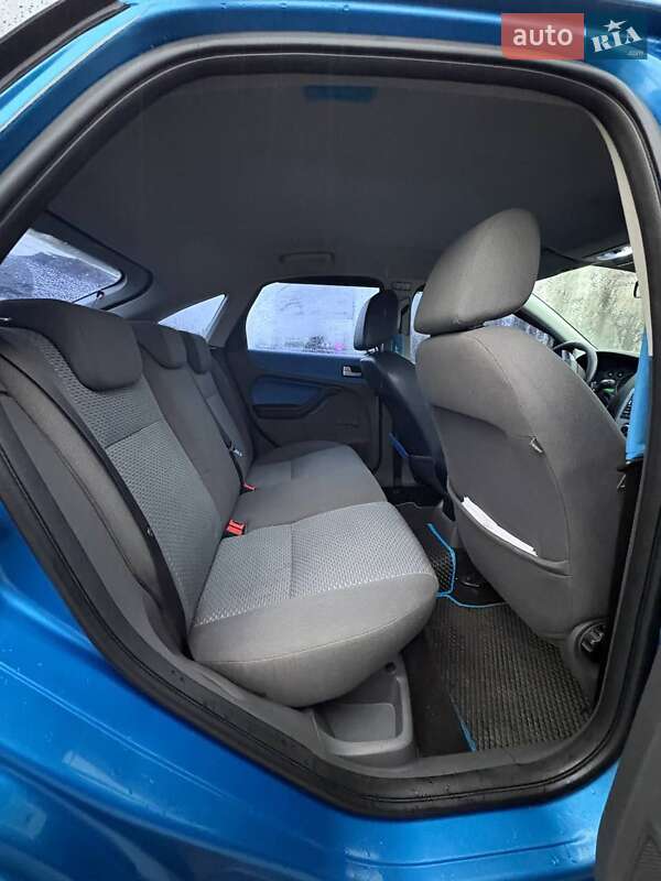 Хэтчбек Ford Focus 2006 в Вишневом фото 28 Хэтчбек Ford Focus 2006 в Вишневом